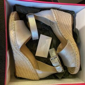 Vince Camuto Women’s Silver Wedge Sandals Size 8 EUC